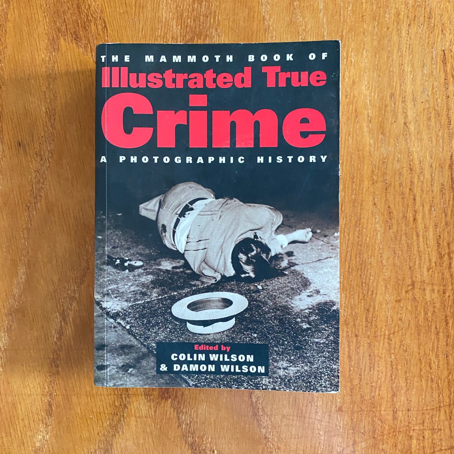 The Mammoth Book of Illustrated Crime: A Photographic History - Colin Wilson & Damon Wilson
