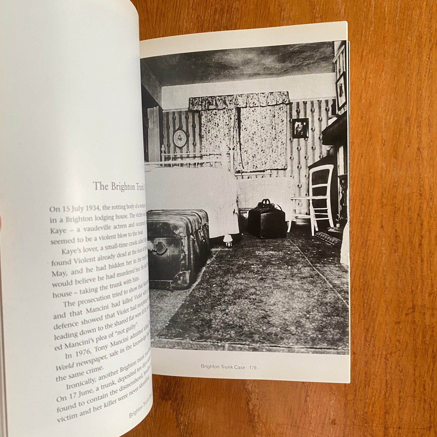 The Mammoth Book of Illustrated Crime: A Photographic History - Colin Wilson & Damon Wilson