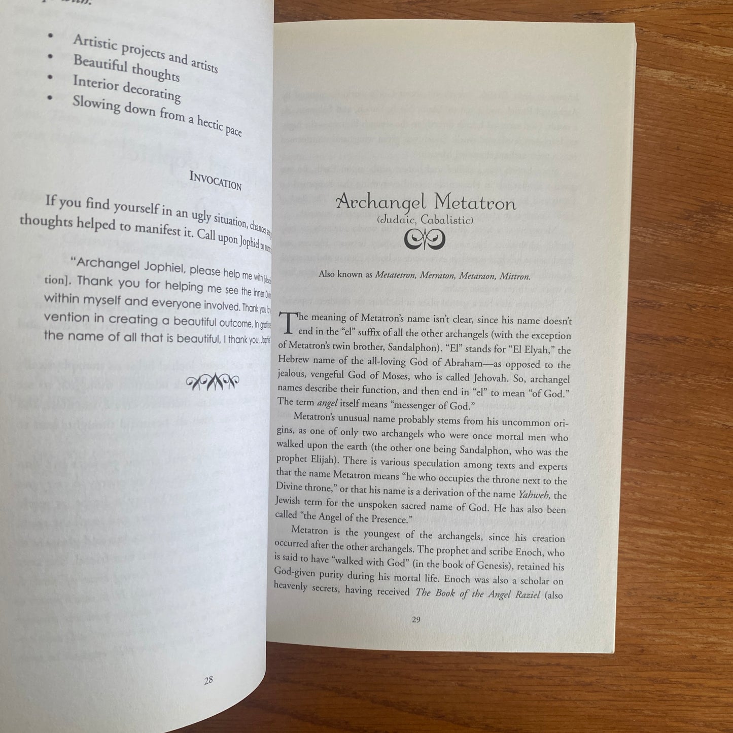 Archangels & Ascended Masters - A Guide to Working and Healing with Divinities and Deities - Doreen Victue, Ph.D