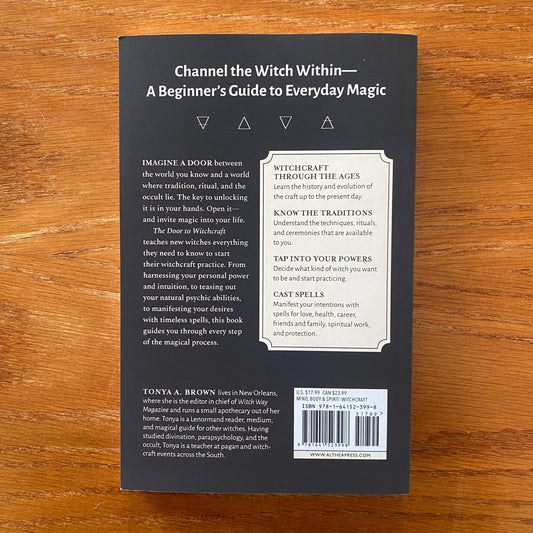 The Door To Witchcraft: A New Witch's Guide to History, Traditions, and Modern Day Spells - Tonya A. Brown