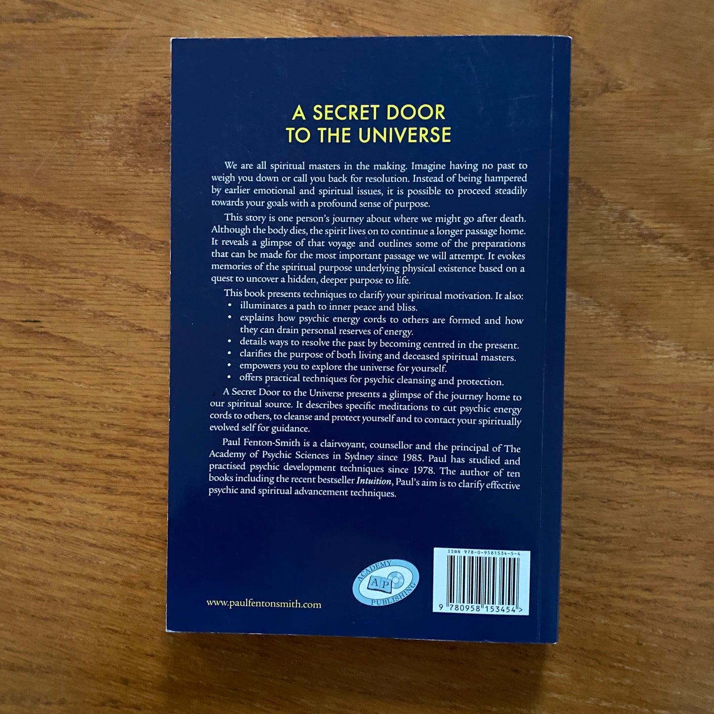 A Secret Door To The Universe: A Guide To Spiritual Development - Paul Fenton Smith