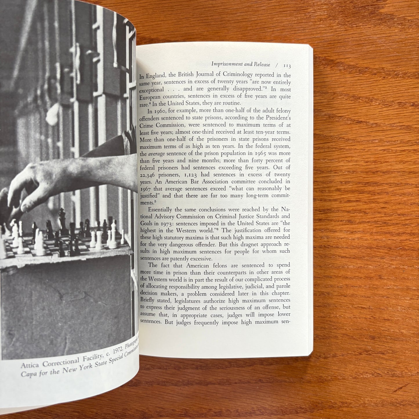 Prisons: Houses Of Darkness - Leonard Orland