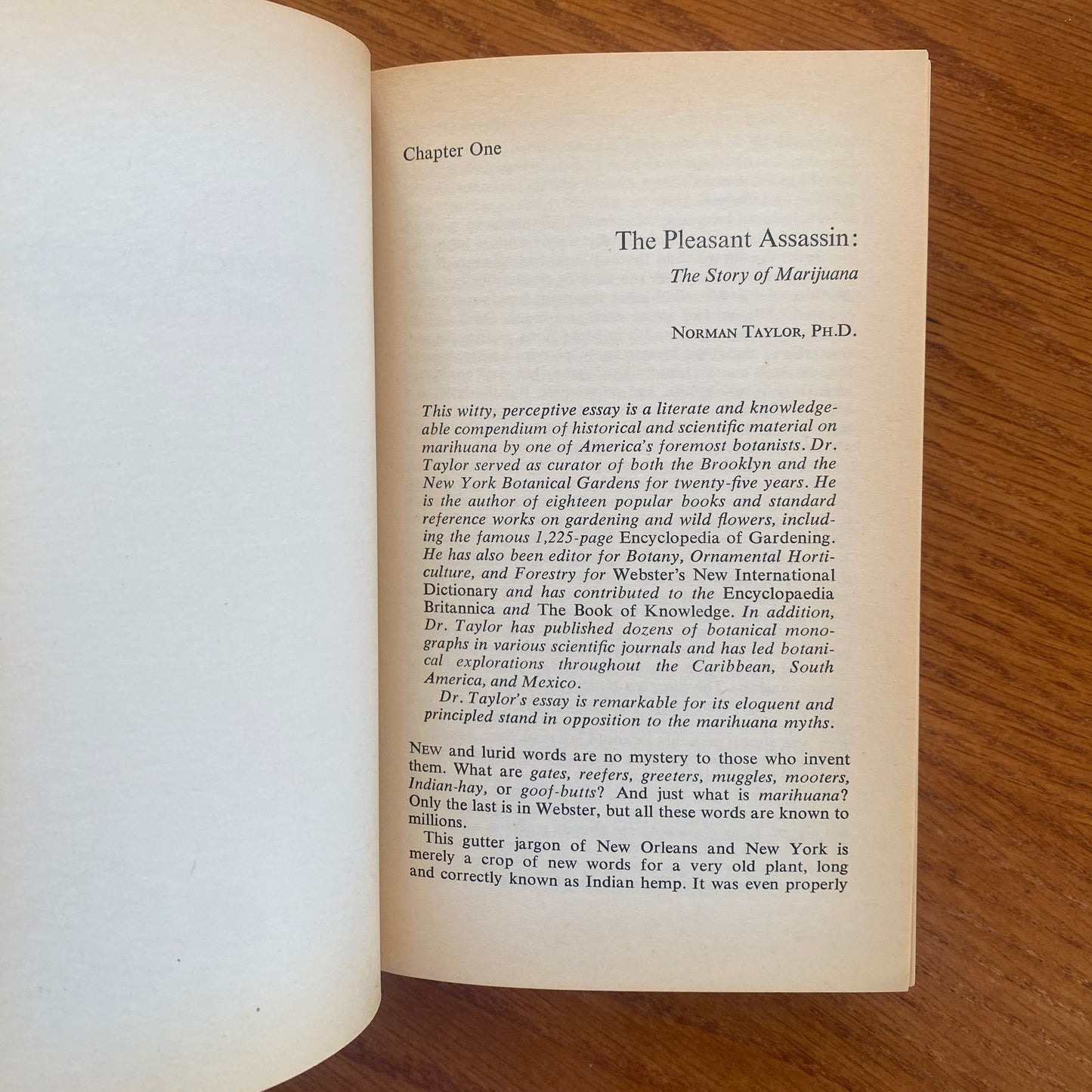 The Marijuana Papers: An Examination Of Marijuana In Society, History, And Literature - David Solomon