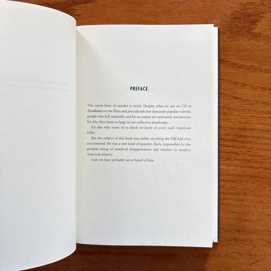 American Predator: The Hunt for the Most Meticulous Serial Killer of the 21st Century - Maureen Callahan