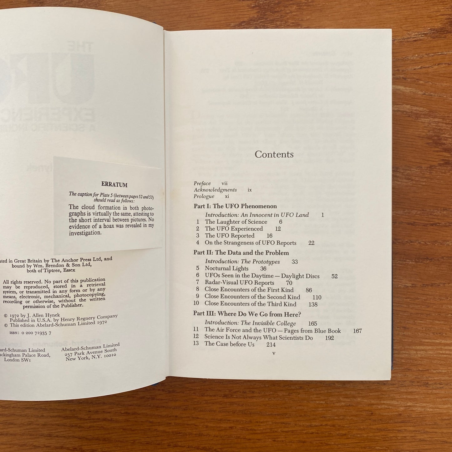 The UFO Experience: A Scientific Enquiry - J. Allen Hynek