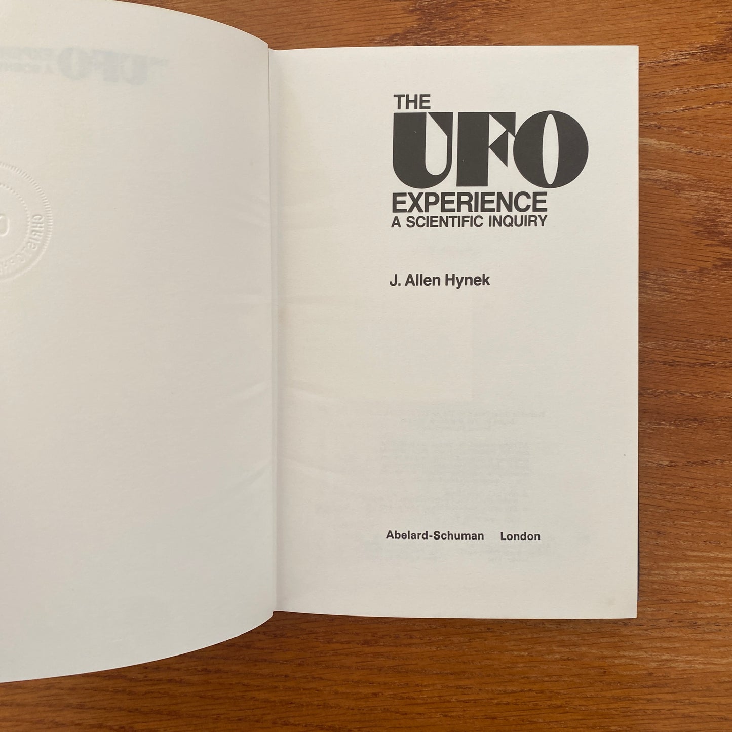The UFO Experience: A Scientific Enquiry - J. Allen Hynek