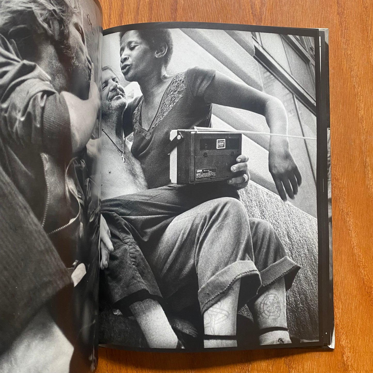 Hipshot: One-Handed, Auto-Focus Photographs by a Master Photographer – Ken Heyman