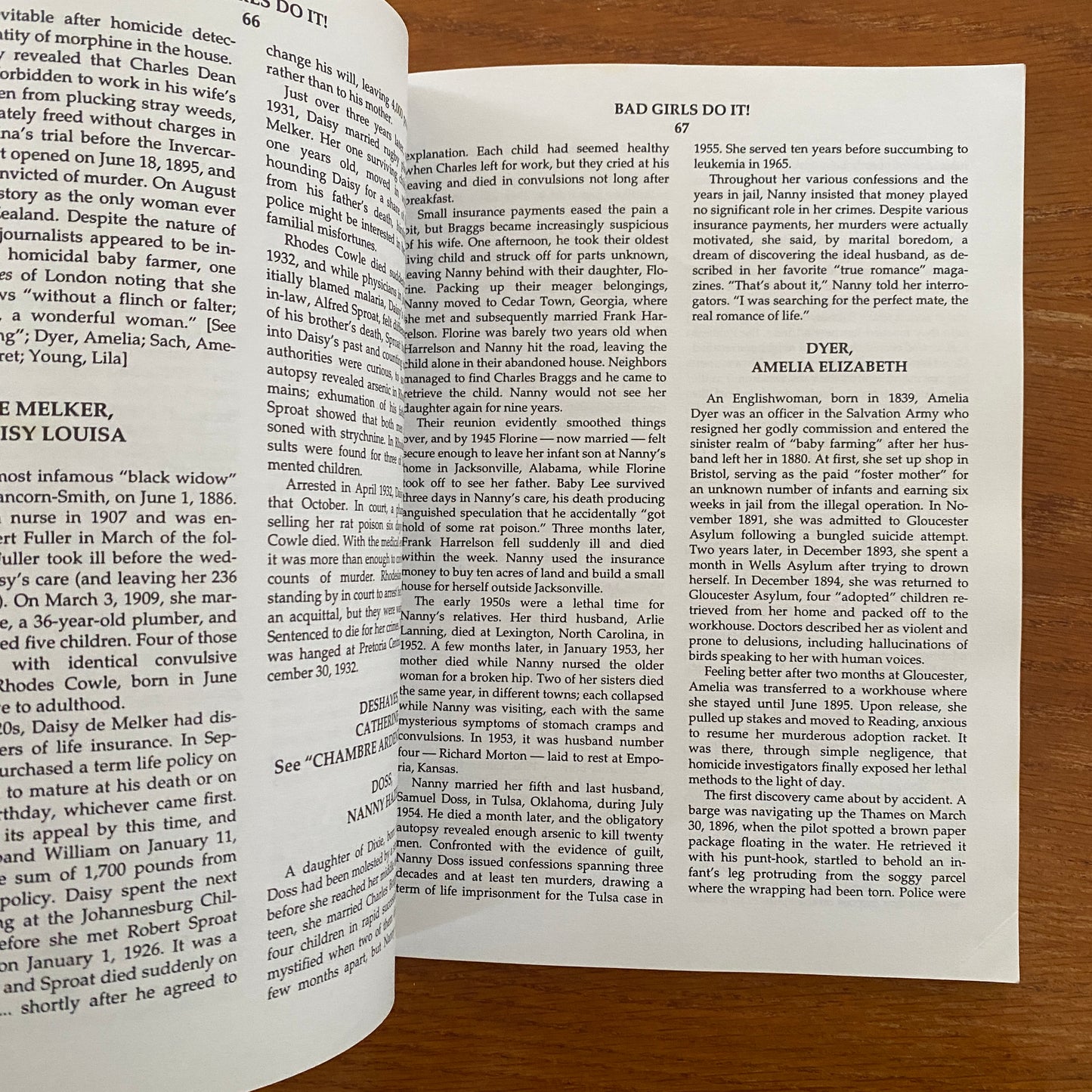 Bad Girls Do It: An Encyclopedia of Female Murderers - Michael Newton