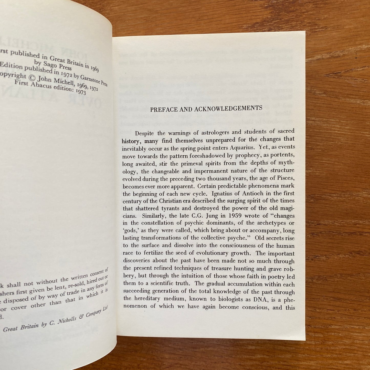 The View Over Atlantis - John Mitchell