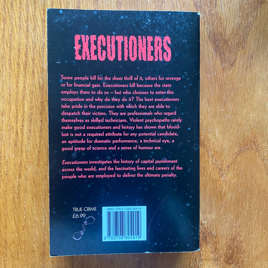 EXECUTIONERS: Men and Women Who Kill for the People - Anne Williams