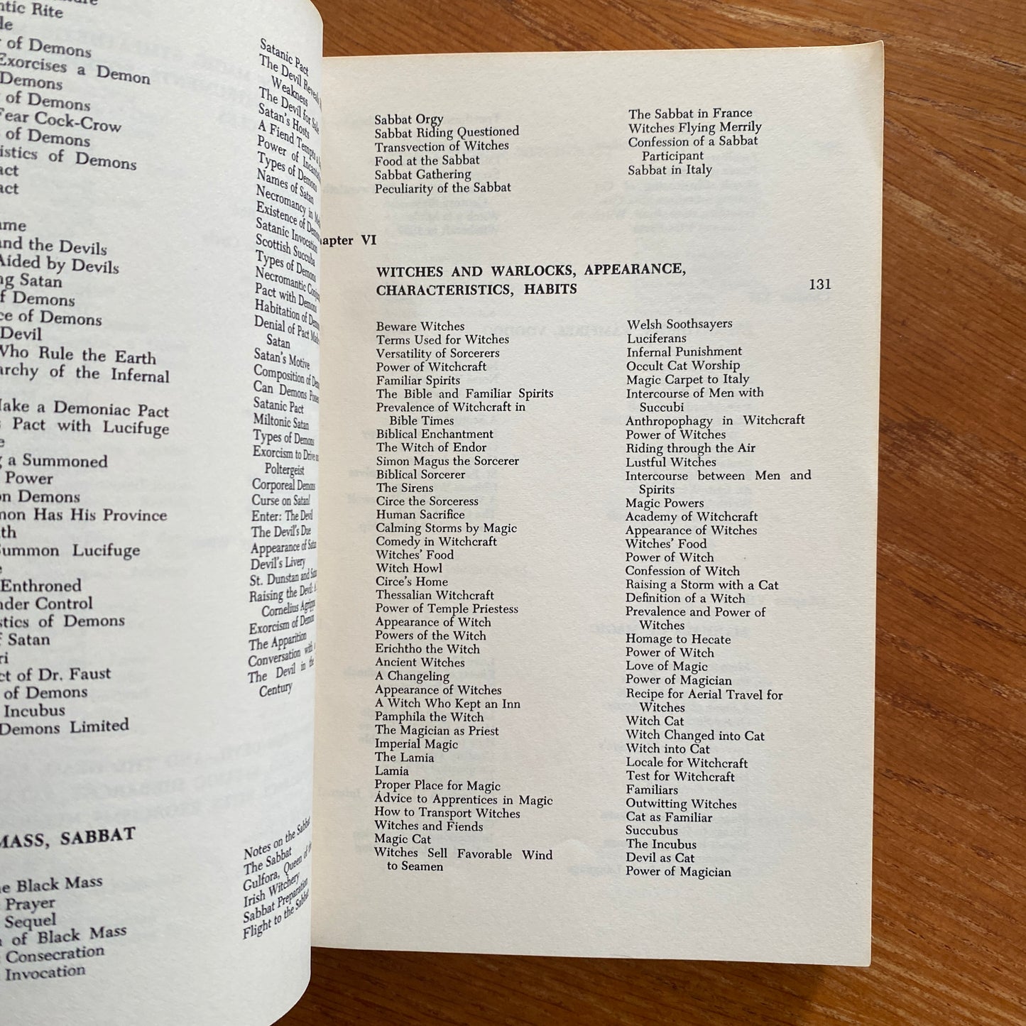 A Treasury of Witchcraft - Harry E. Wedeck