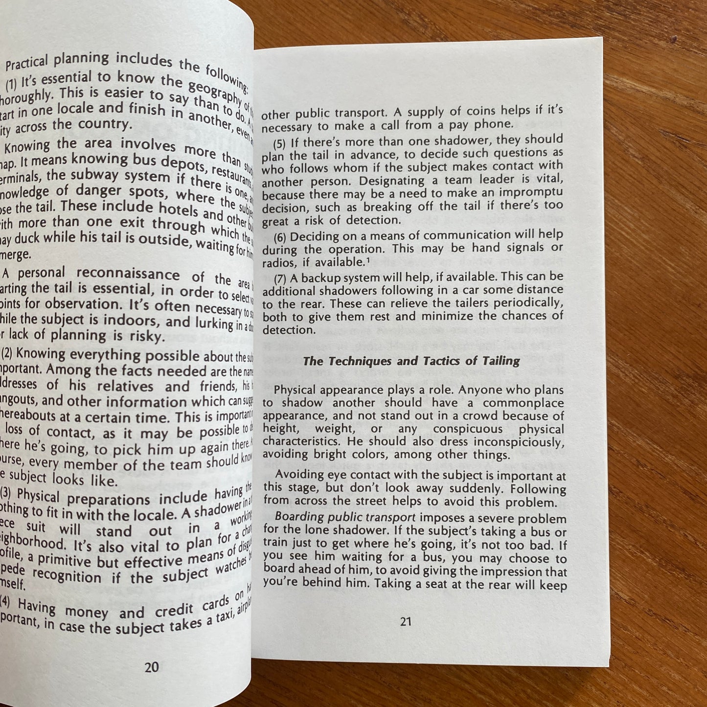 Shadowing and Surveillance: A Complete Guidebook - Burt Rapp