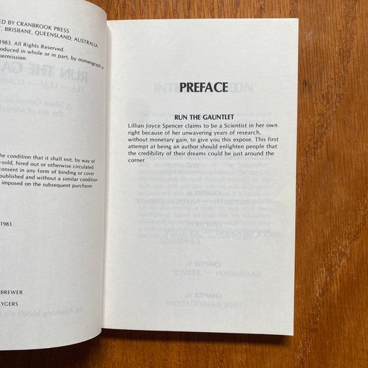 Run the Gauntlet: Tea Leaf Communication : a Silent Communication Through the Art of Mental Telepathy by Applying Mind Vs. Mind - Lillian Joyce Spencer