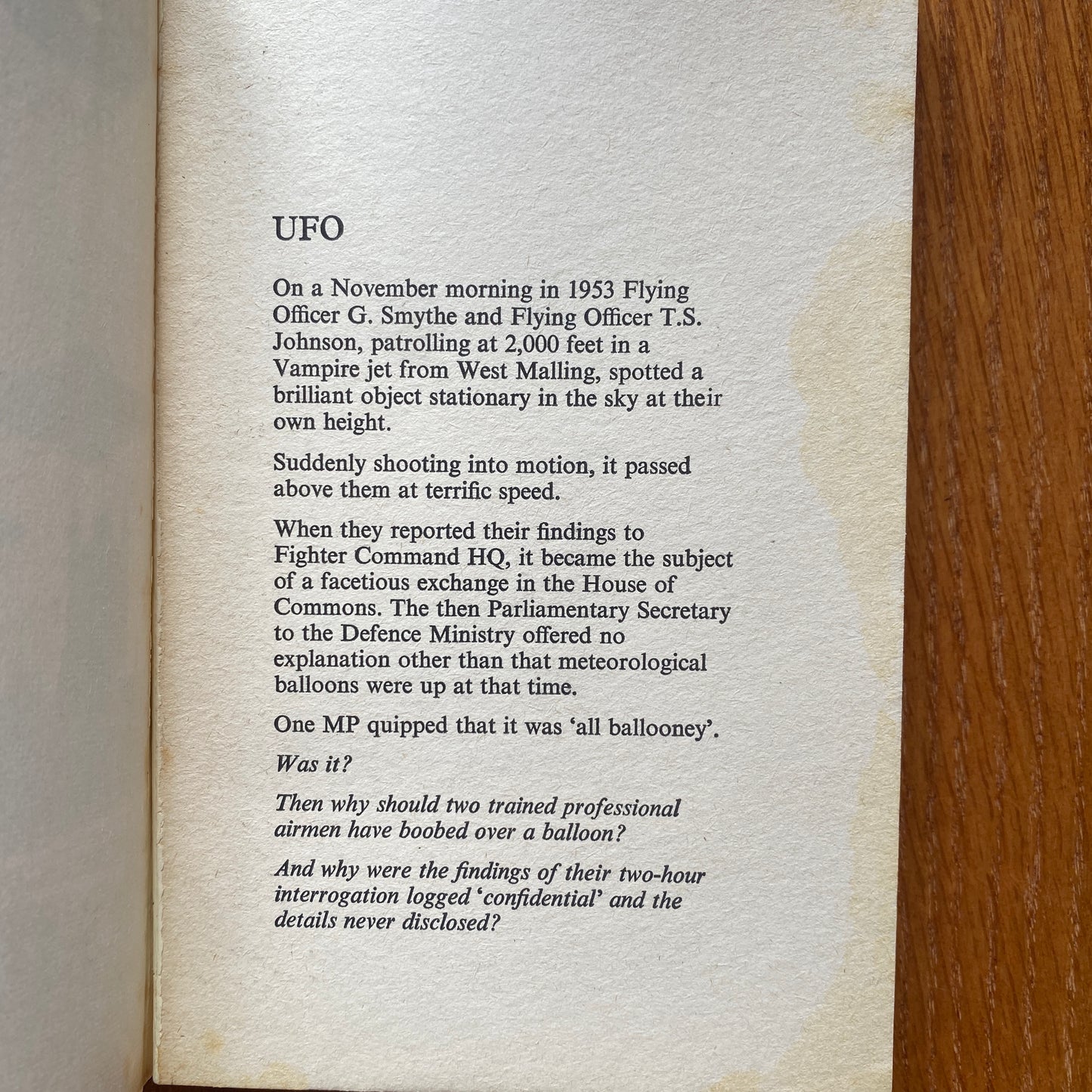 UFO Flying Saucers Over Britain - Robert Chapman
