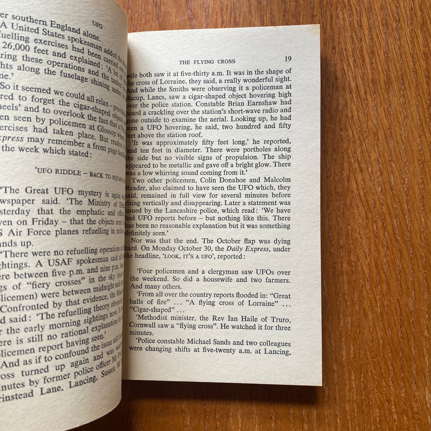 UFO Flying Saucers Over Britain - Robert Chapman