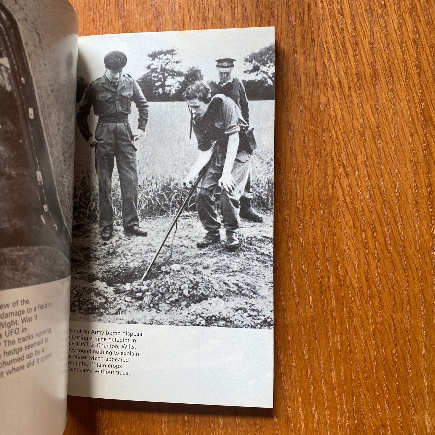 UFO Flying Saucers Over Britain - Robert Chapman