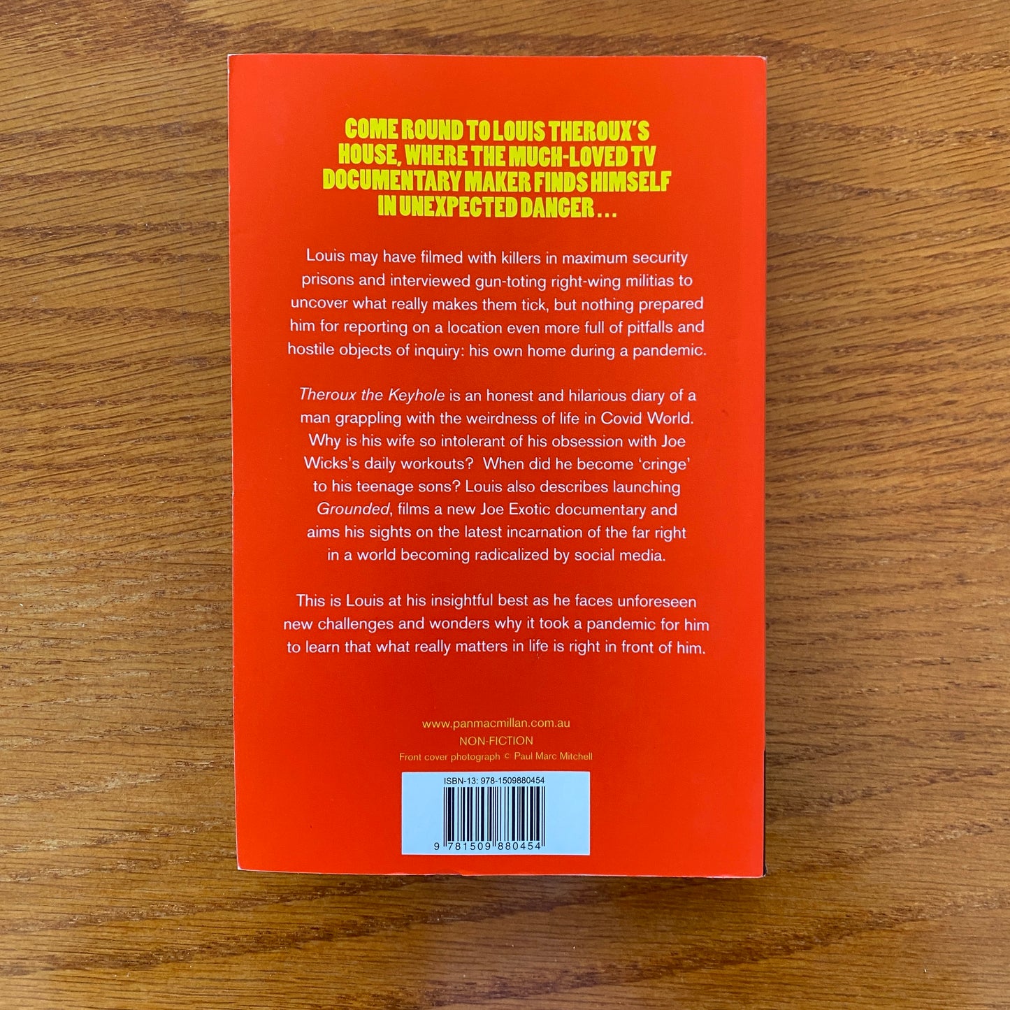 Louis Theroux - Theroux The Keyhole: When the World Went Weird and so Did I: Diaries of a grounded documentary maker)