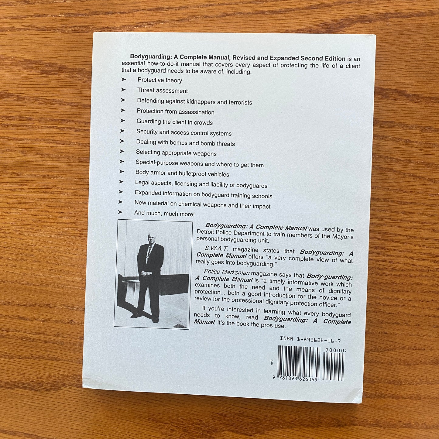 Bodyguarding: A Complete Manual - Burt Rapp