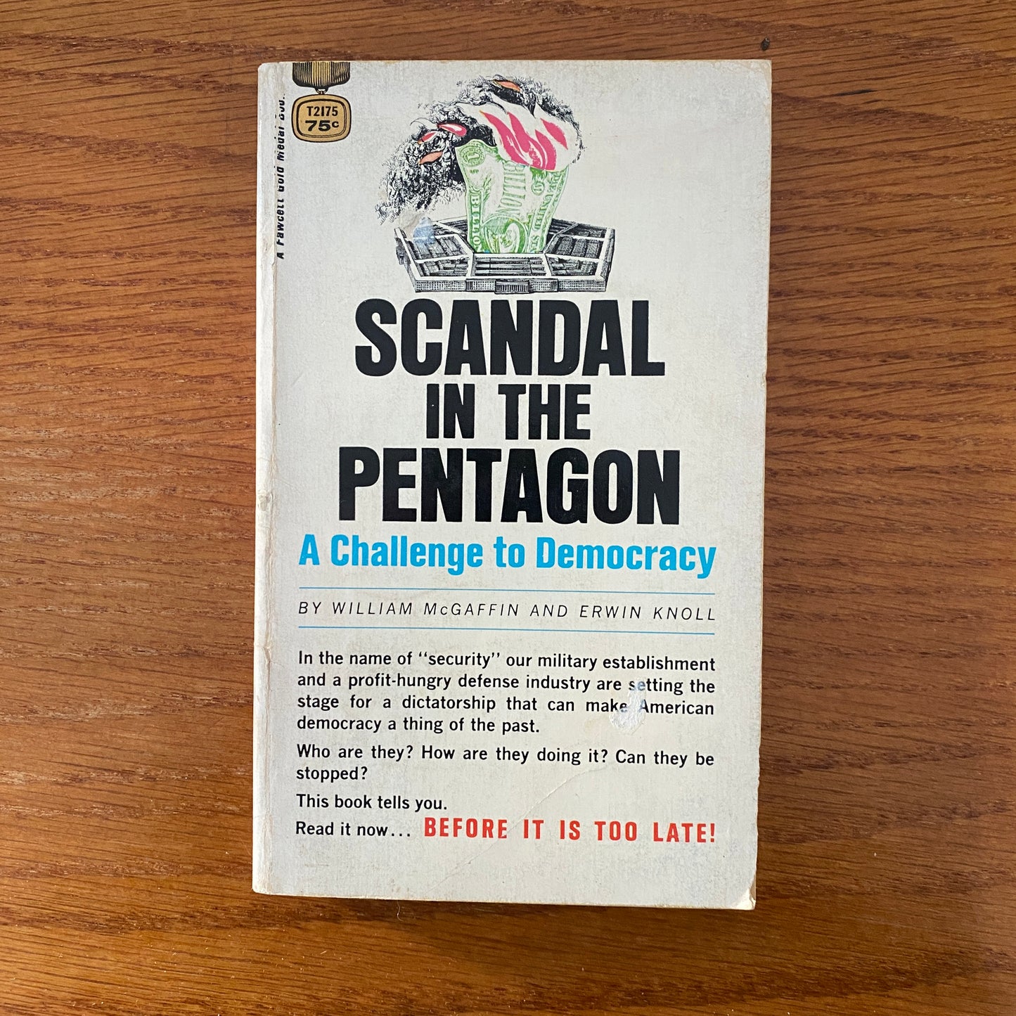 Scandal In The Pentagon: A Challenge To Democracy - William McGaffin & Erwin Knoll