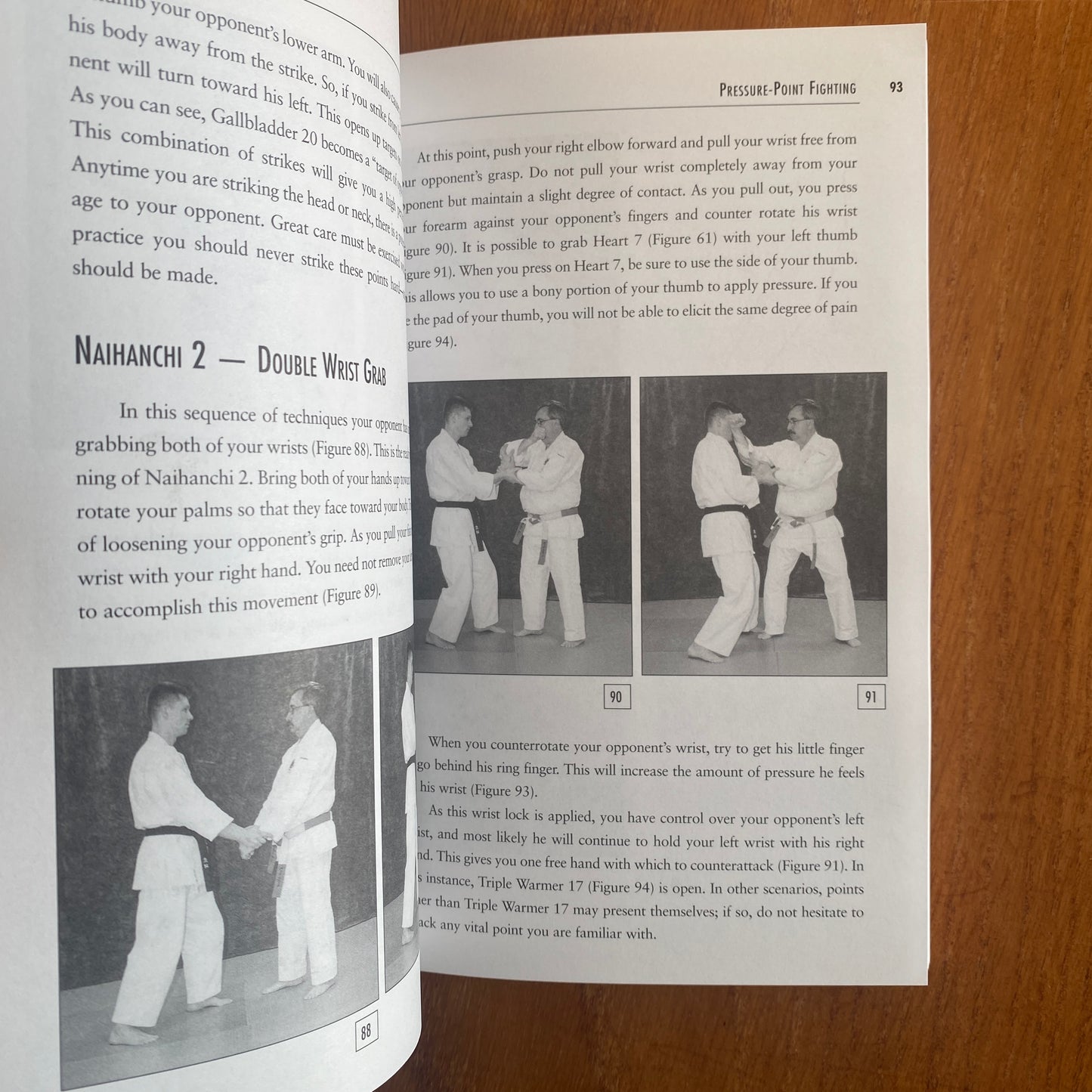 Pressure Point Fighting: A Guide To The Secret Heart Of Asian Martial Arts - Rick Clark