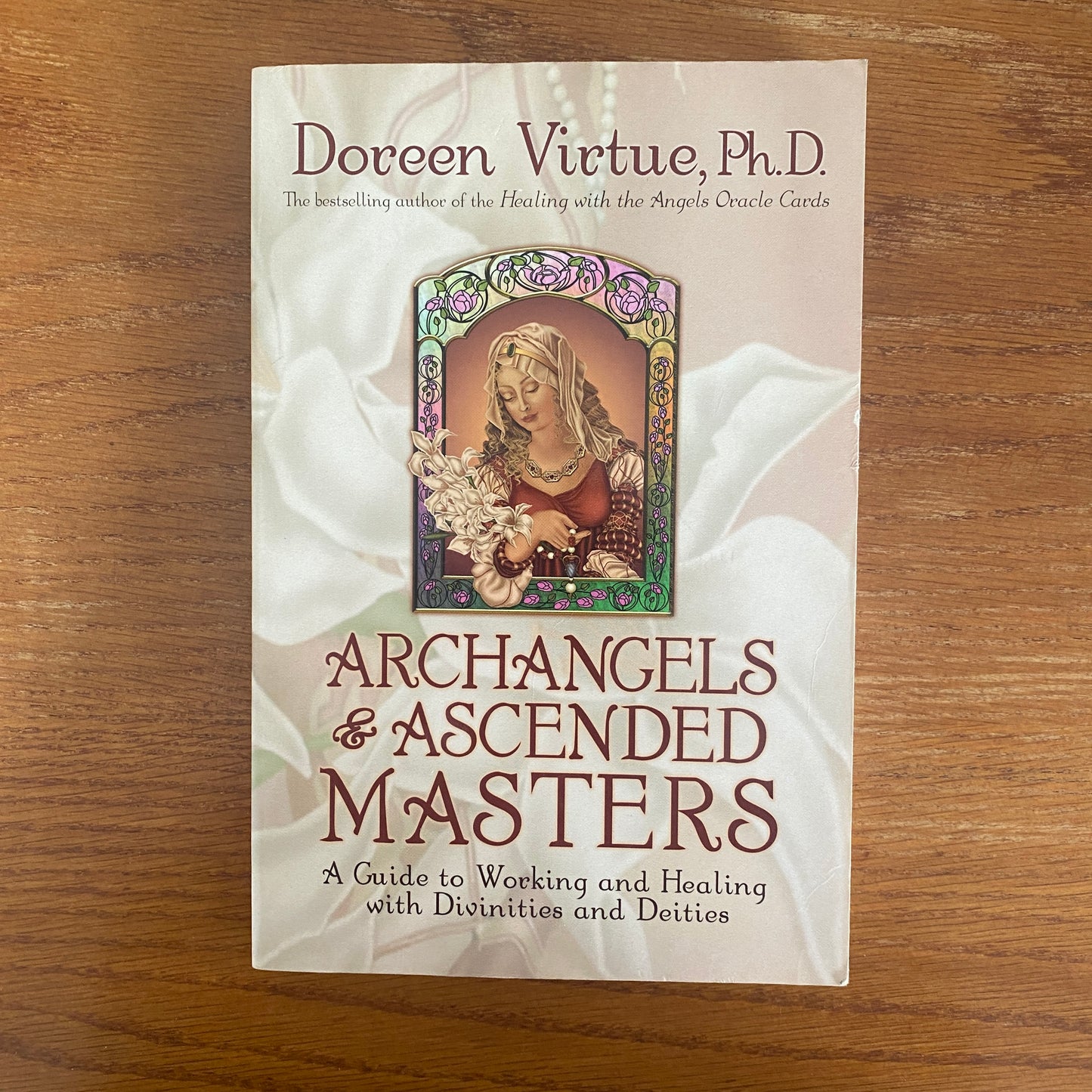 Archangels & Ascended Masters - A Guide to Working and Healing with Divinities and Deities - Doreen Victue, Ph.D