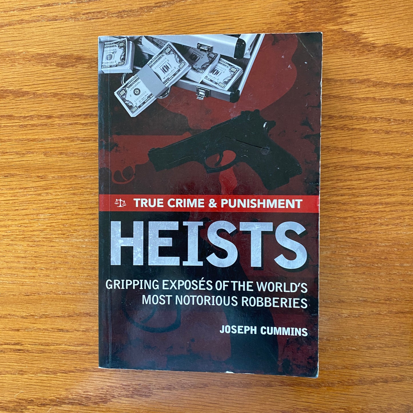 True Crime and Punishment: Heists: Gripping Exposes of the World's Most Notorious Robberies - Joseph Cummins