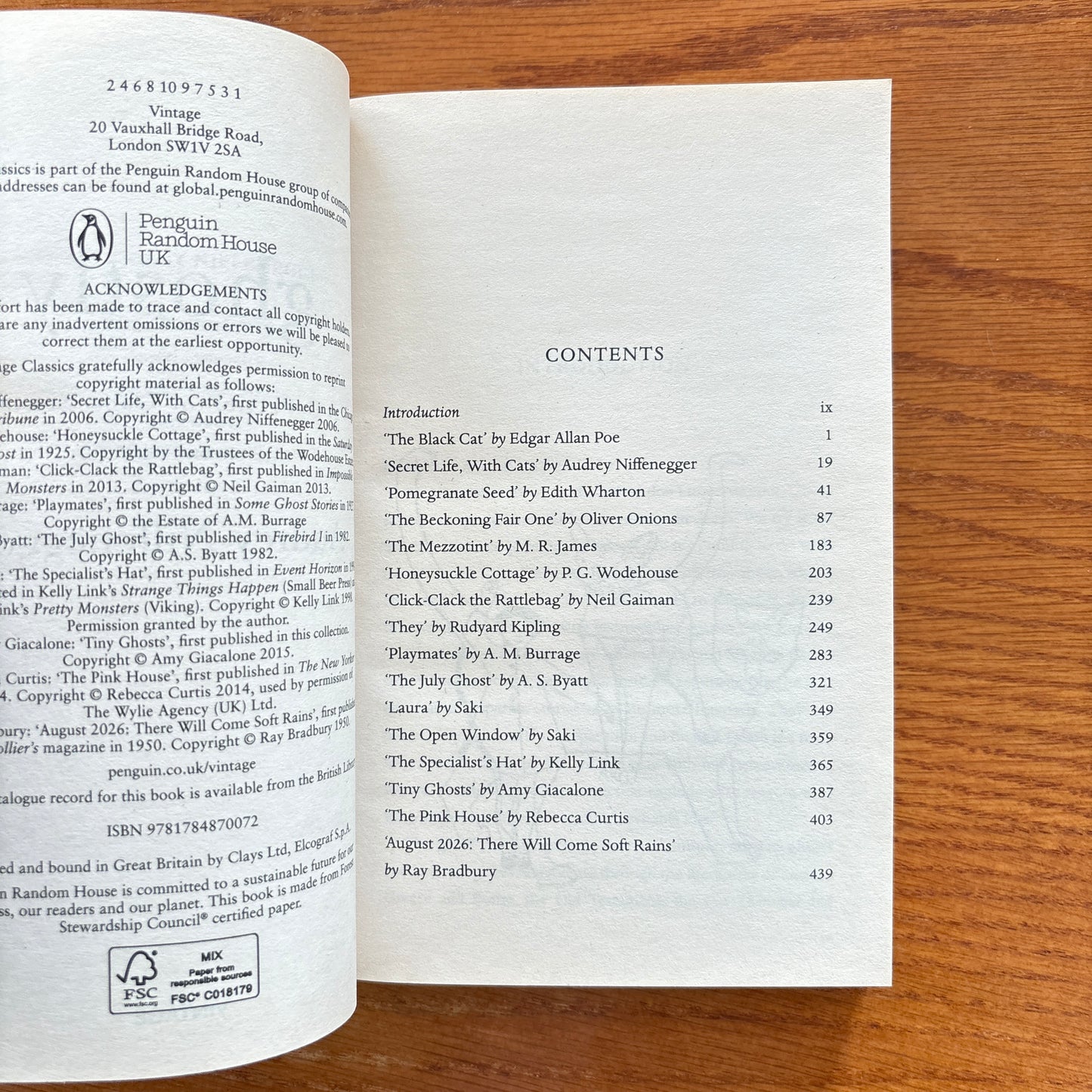Ghostly: A Collection Of Ghost Stories - Audrey Niffenegger