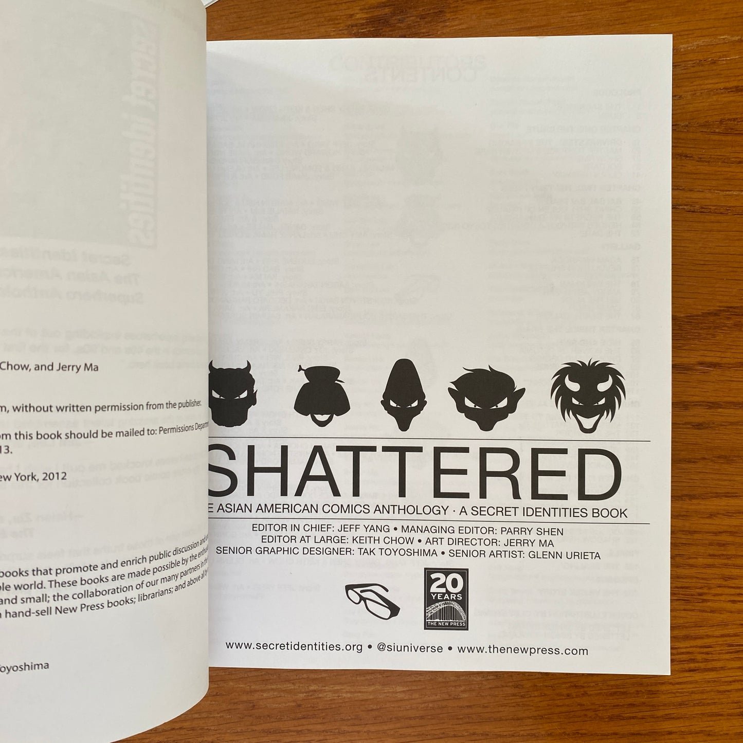 Shattered: The Asian American Comics Anthology - Jeff Yang