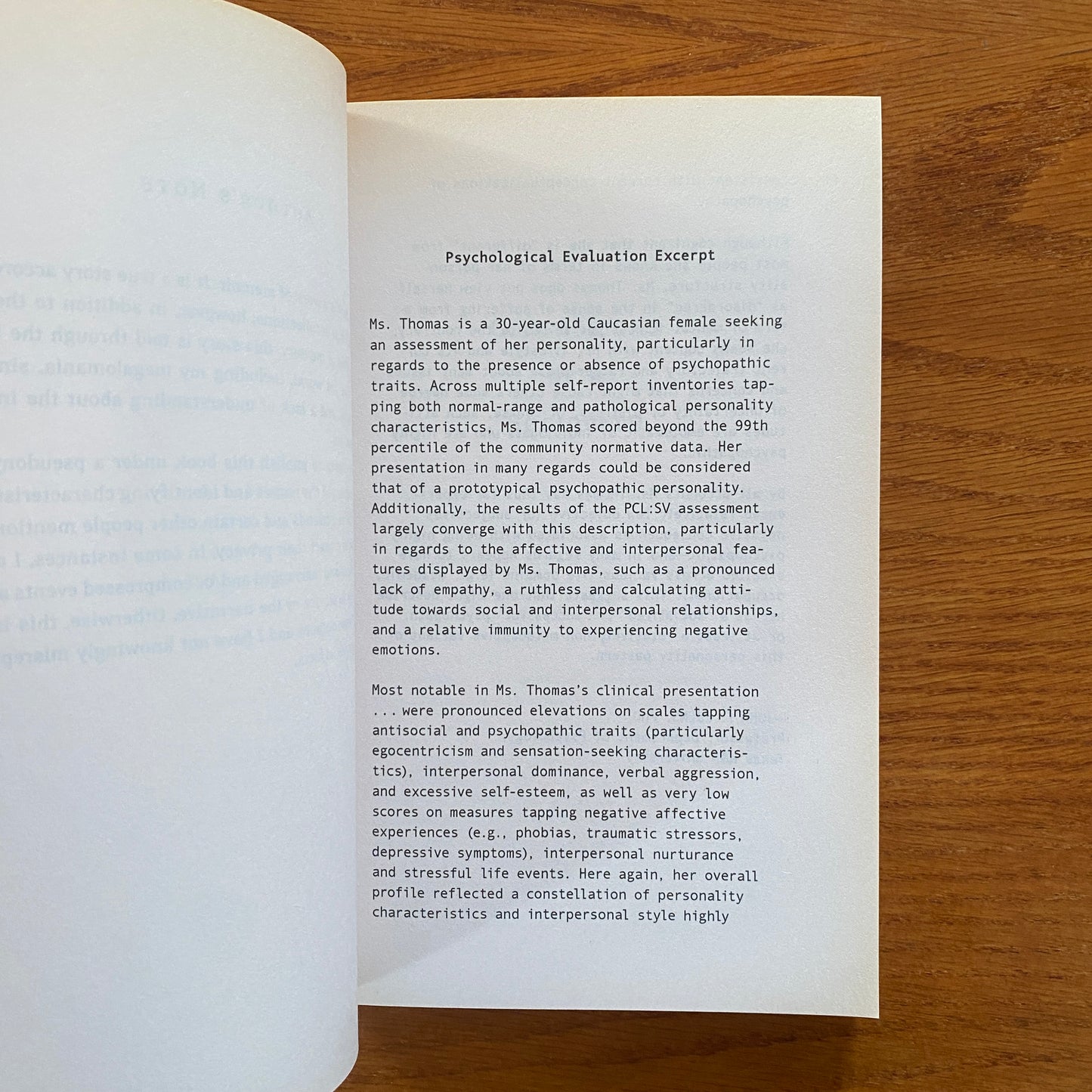 Confessions of a Sociopath: A Life Spent Hiding in Plain Sight Paperback - M. E. Thomas